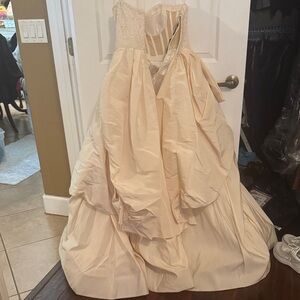 Elegant Cream Strapless Gown size 8 fits like a 4.